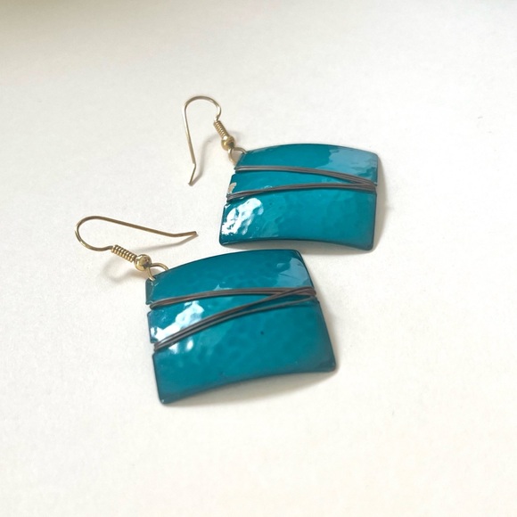 1980s vintage turquoise square dangling earrings with gold wire accents - Picture 10 of 15